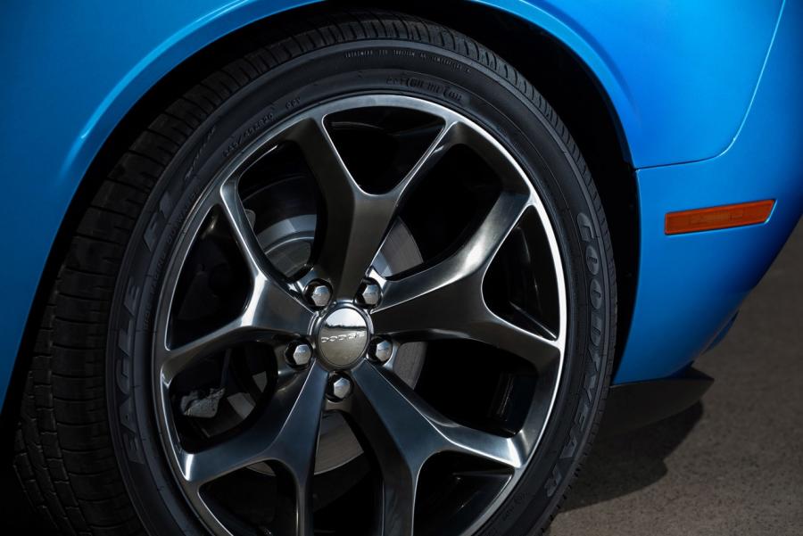  Dodge Challenger SXT 2015 года  (фото 22 из 59)